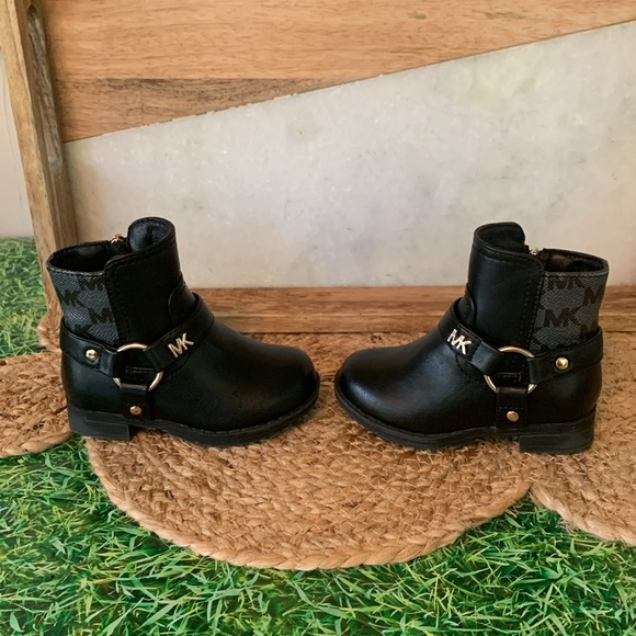 FREE WITH PURCHASE******* 
Michael Kors little girls black boots, size 5, EUC - Picture 3 of 12